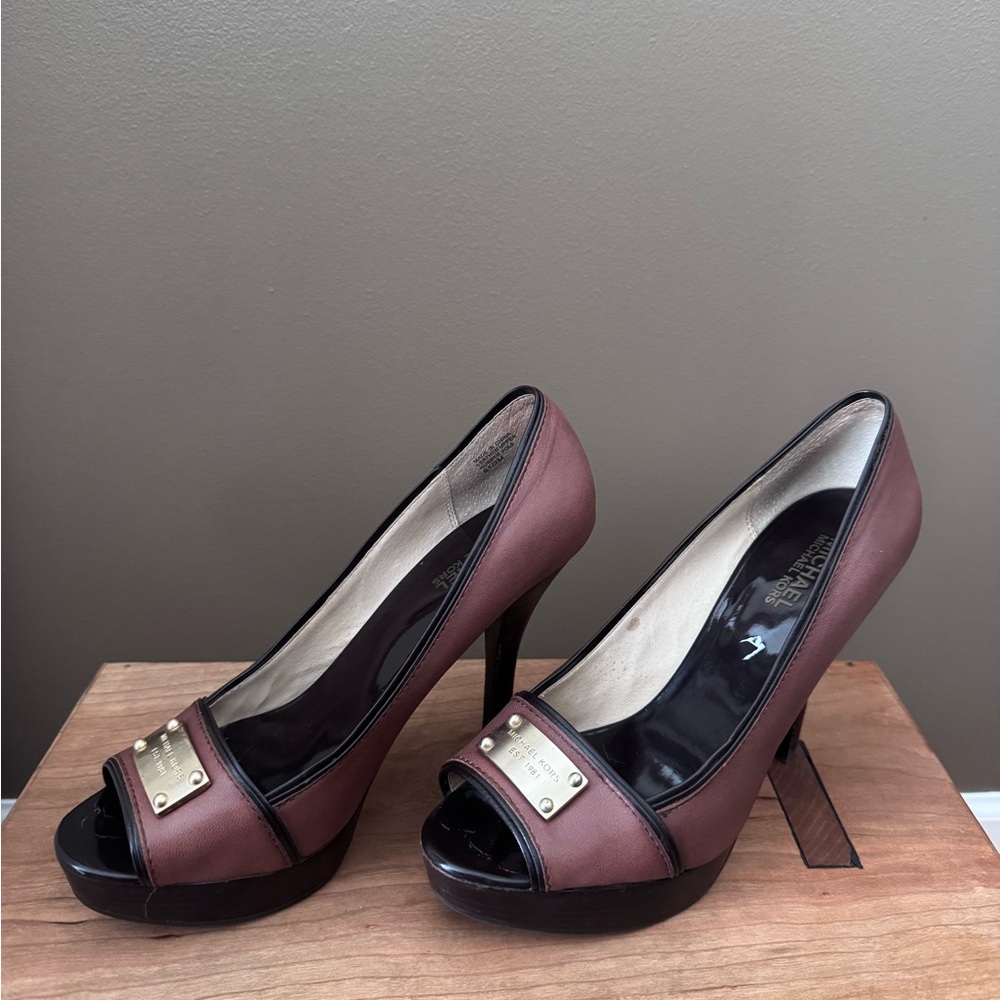 Michael Kors Elegant Brown Peep-Toe Heels